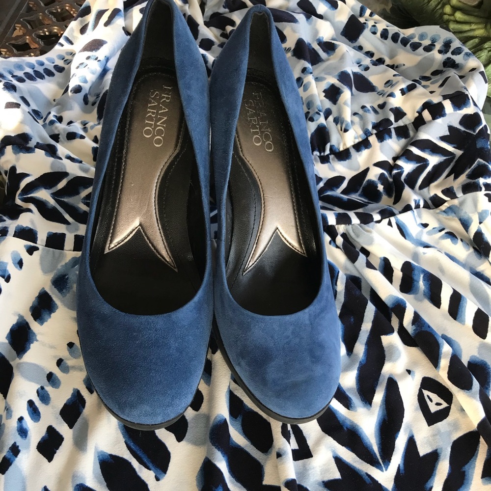 Like New Franco Sarto Blue Suede Stacked Heel Sz 7